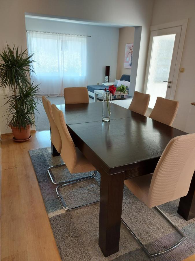 Ferienwohnung Apartman Larisa Kampor Exterior foto