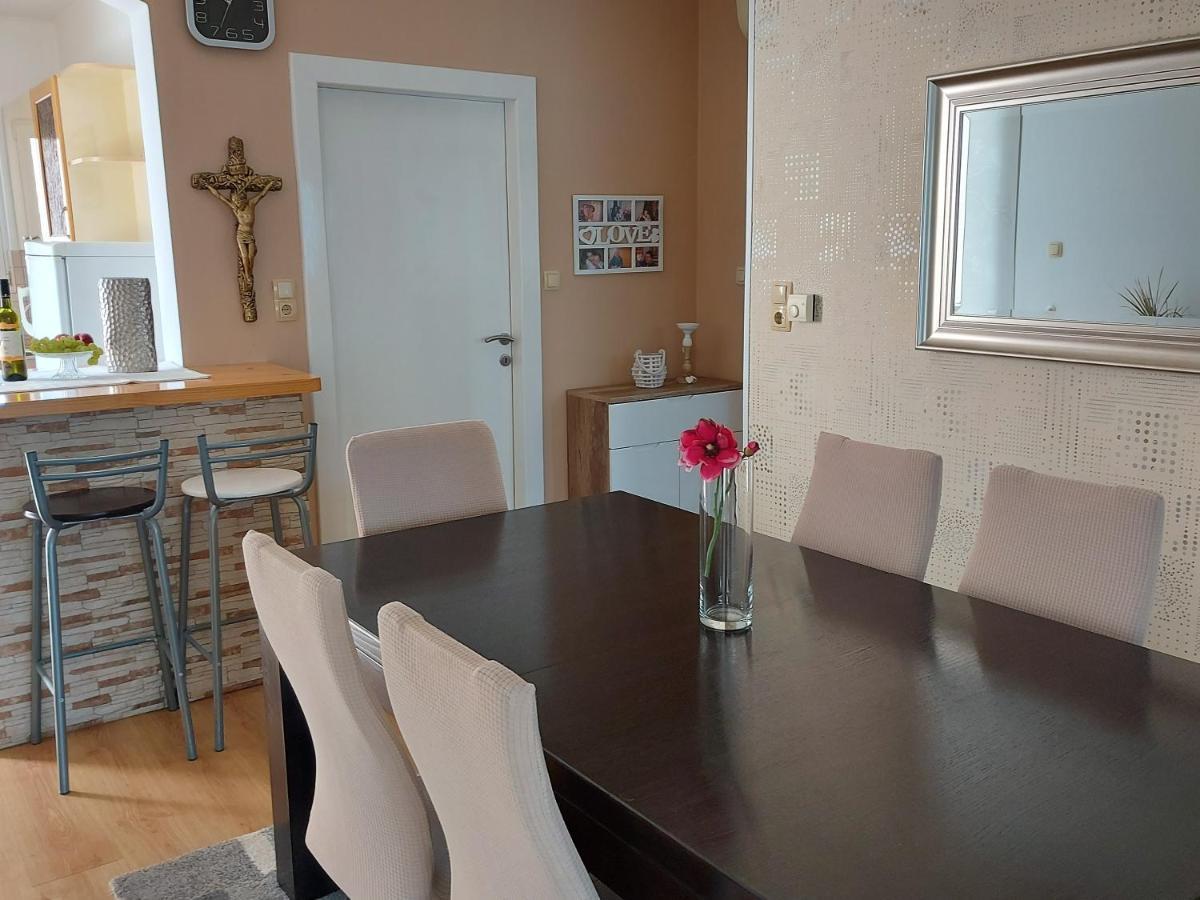 Ferienwohnung Apartman Larisa Kampor Exterior foto