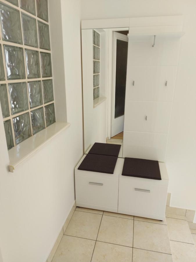 Ferienwohnung Apartman Larisa Kampor Exterior foto
