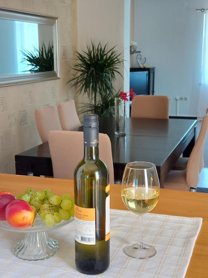 Ferienwohnung Apartman Larisa Kampor Exterior foto
