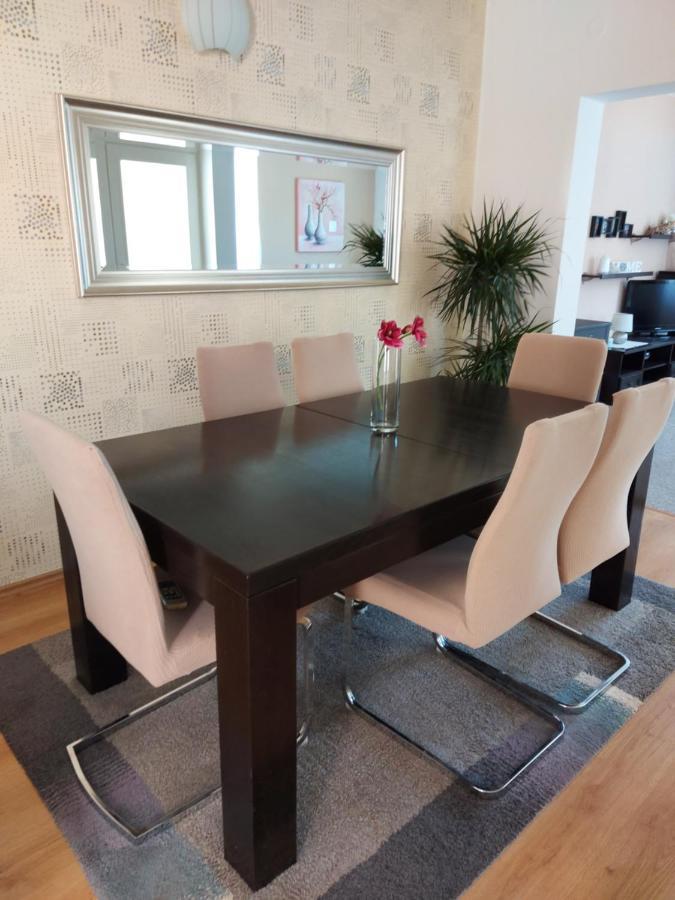 Ferienwohnung Apartman Larisa Kampor Exterior foto