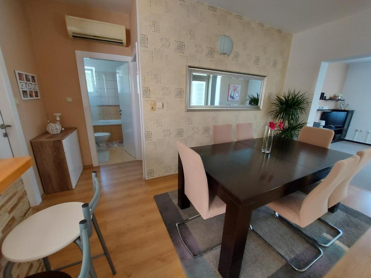 Ferienwohnung Apartman Larisa Kampor Exterior foto