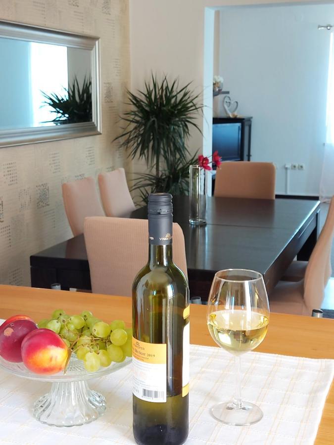 Ferienwohnung Apartman Larisa Kampor Exterior foto