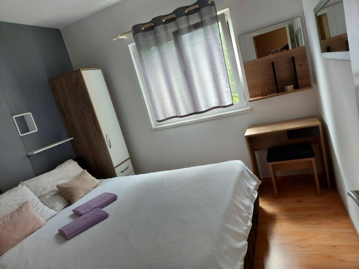 Ferienwohnung Apartman Larisa Kampor Exterior foto