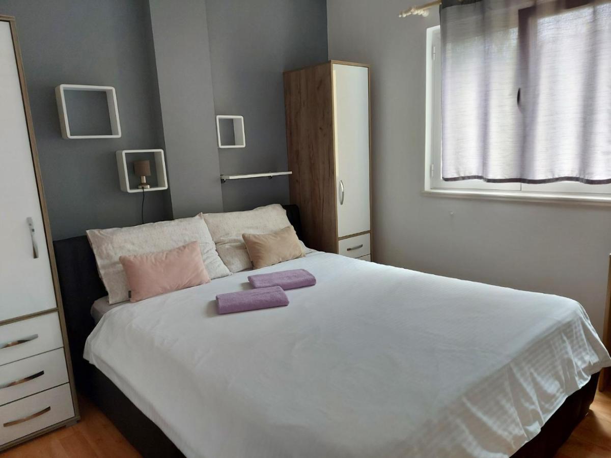 Ferienwohnung Apartman Larisa Kampor Exterior foto